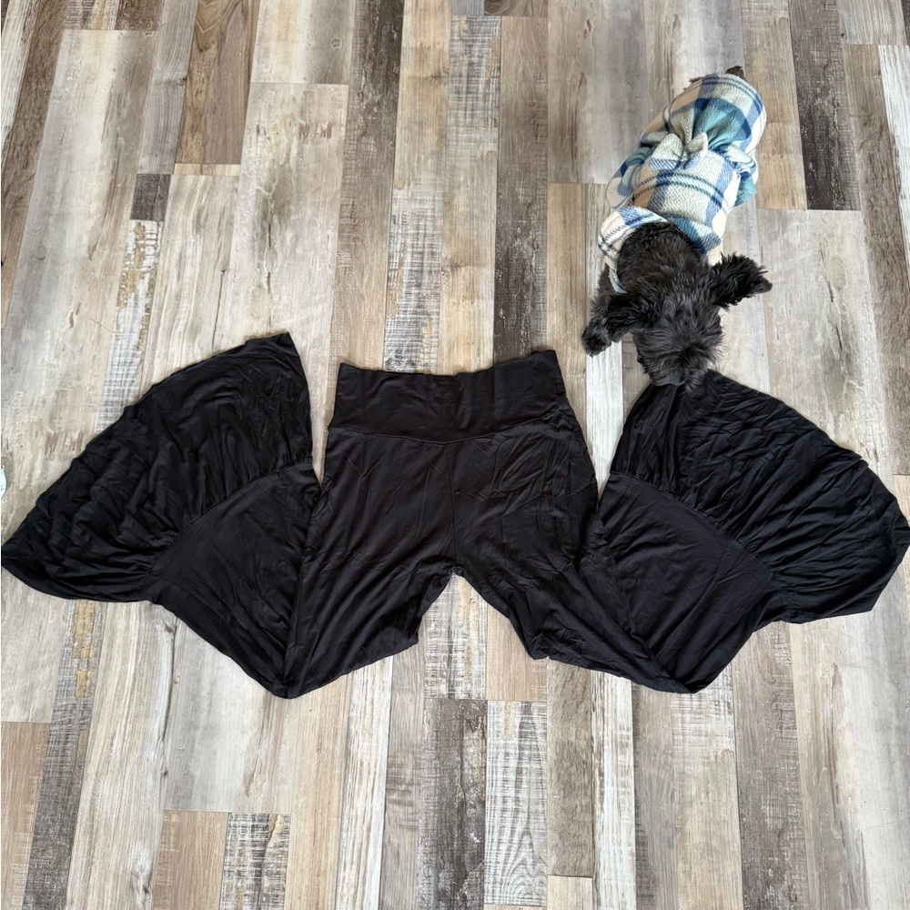Women black leggings
